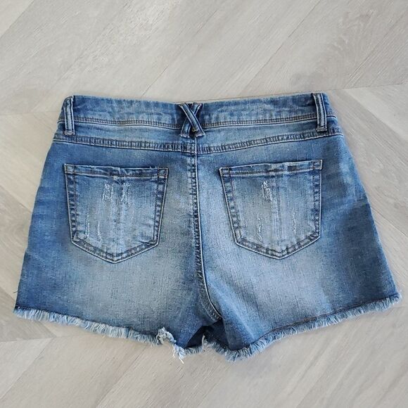 Harper Denim Distressed Embroidered Shorty Shorts Womens, Size 29 - Picture 4 of 7